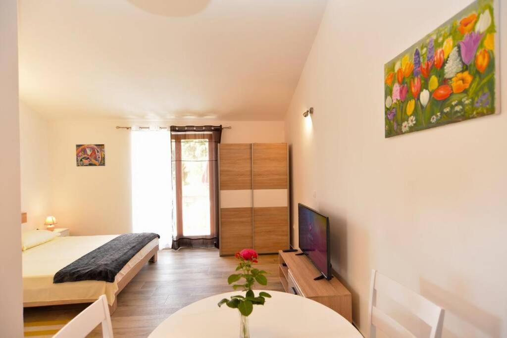 Apartment Vesna For 2, Free Parking And Wi-Fi Pula Exterior foto
