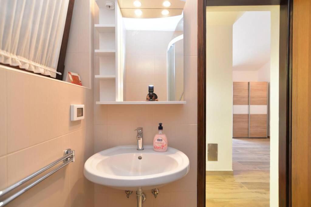 Apartment Vesna For 2, Free Parking And Wi-Fi Pula Exterior foto